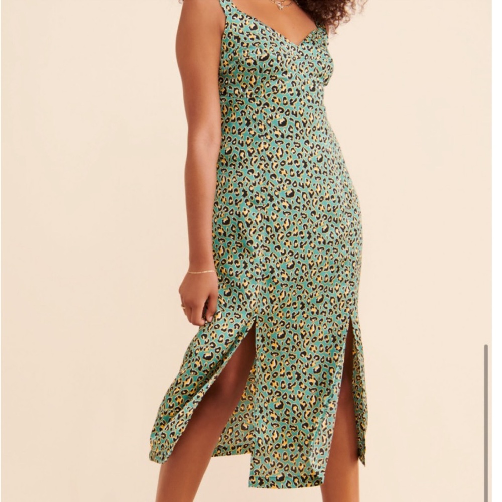 Moon River teal leopard print midi dress